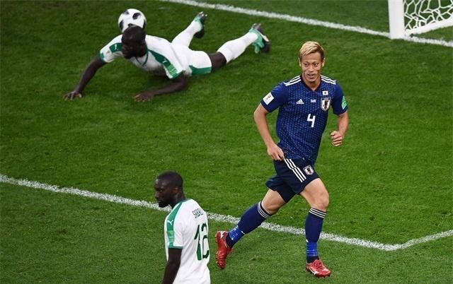 日本球迷高素质行为,弘扬世界杯正能量!亚足联