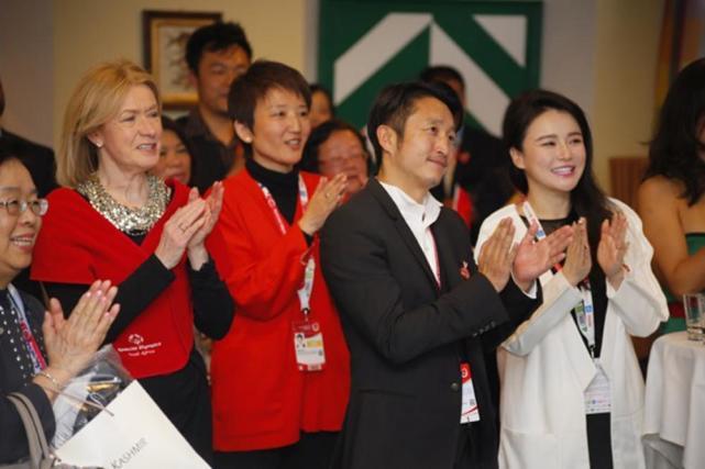 邹市明冉莹颖助威奥地利特奥会 见证体育精神