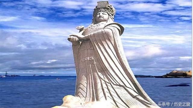 一女子与关羽、孔子地位相当,死后竟被封神,至