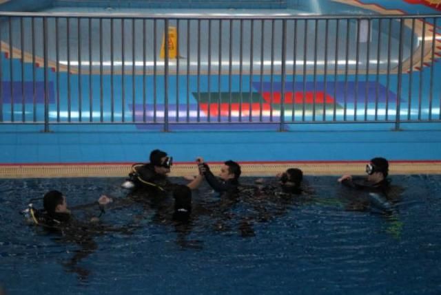 揭秘全中国第一支水下特警精英部队:背负水下