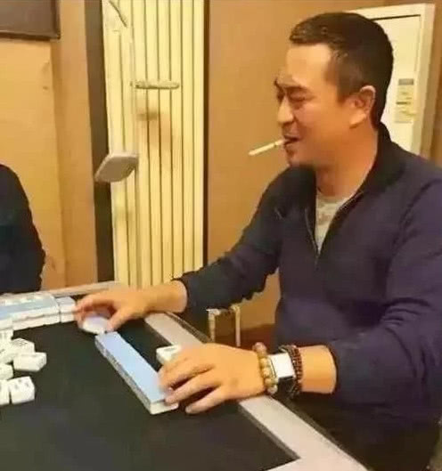 看明星大佬们都抽什么烟:冯小刚最爱中南海,马