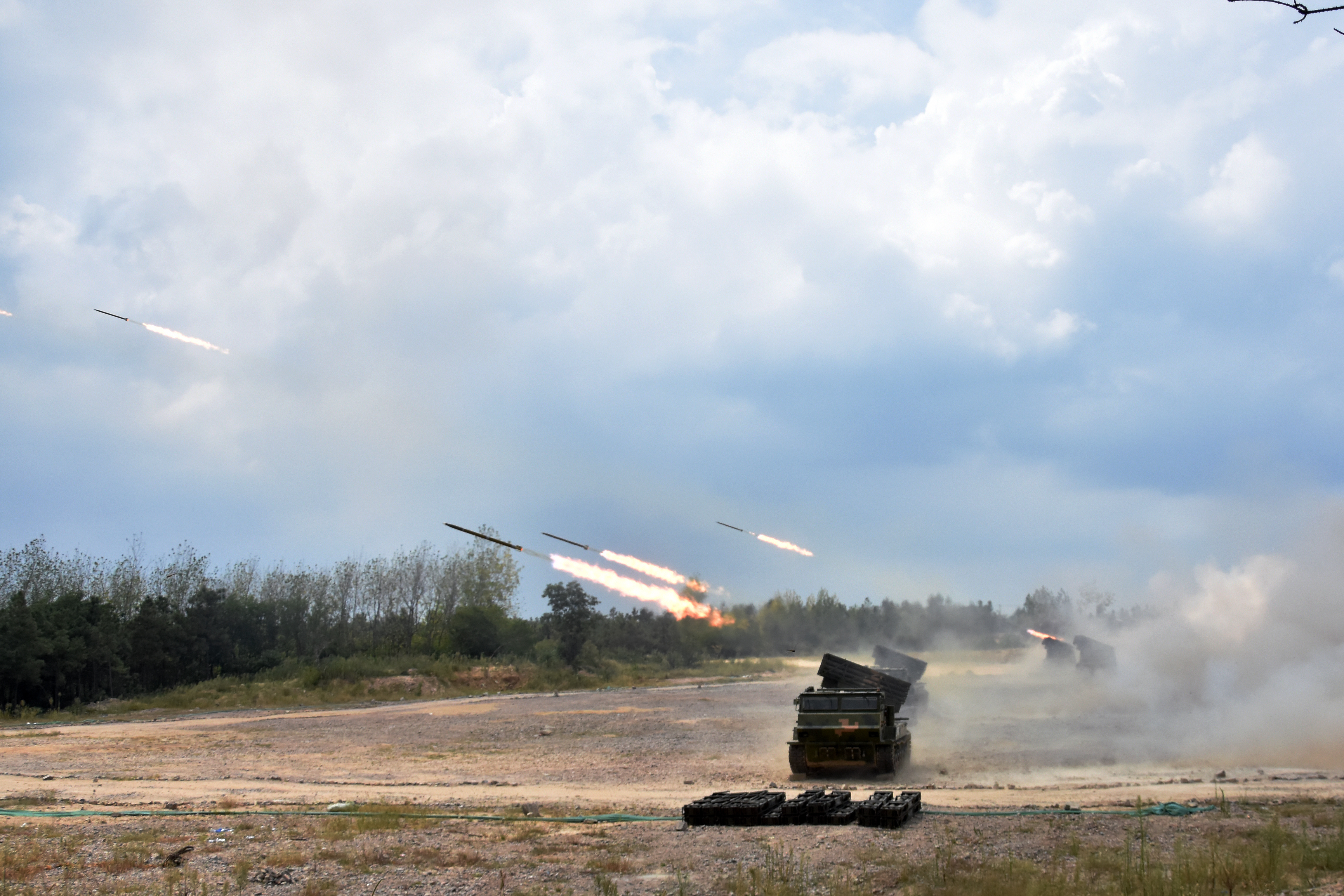 模拟真实战场环境,紧贴使命任务,全过程昼夜连贯实施.