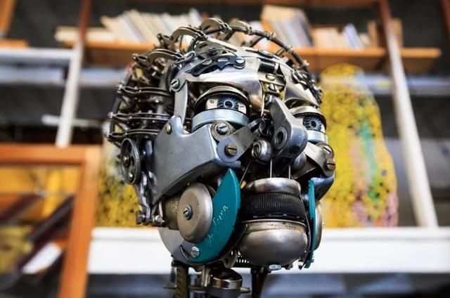 机械达人:他20年间,拆了上百台打字机,就为做出酷炫的机械雕塑