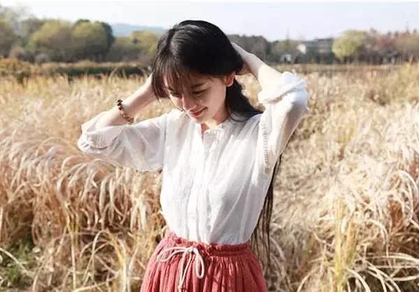 女生穿衬衫要不要扎起来?答案很现实!