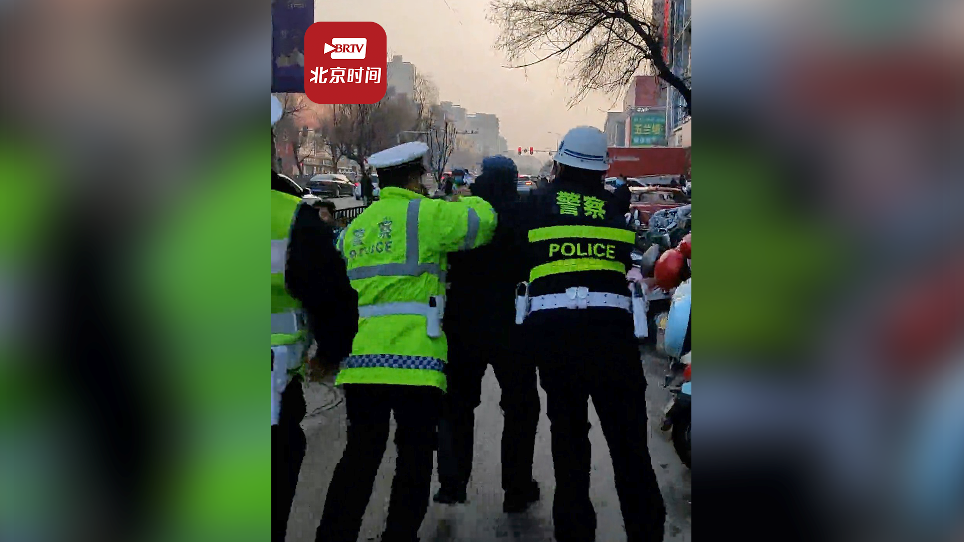 河南警方通报交警手持二维码收款：责令停止，严肃处理！