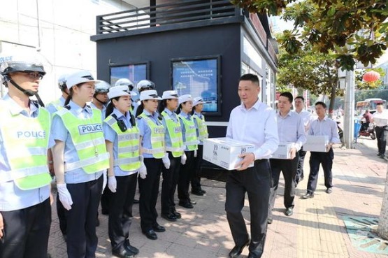 潢川交警: 潢川交警: