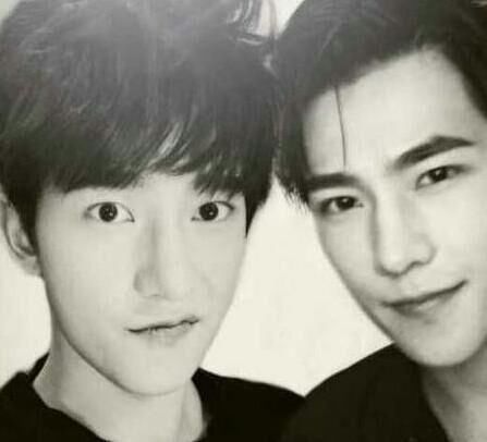 杨洋与弟弟的合照曝光,网友:简直就是双胞胎!