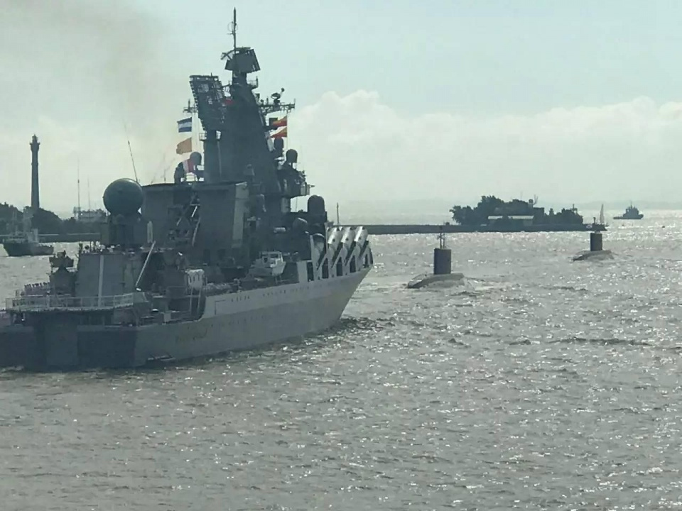 俄海军节海上大阅兵 中国海军新型战舰参加