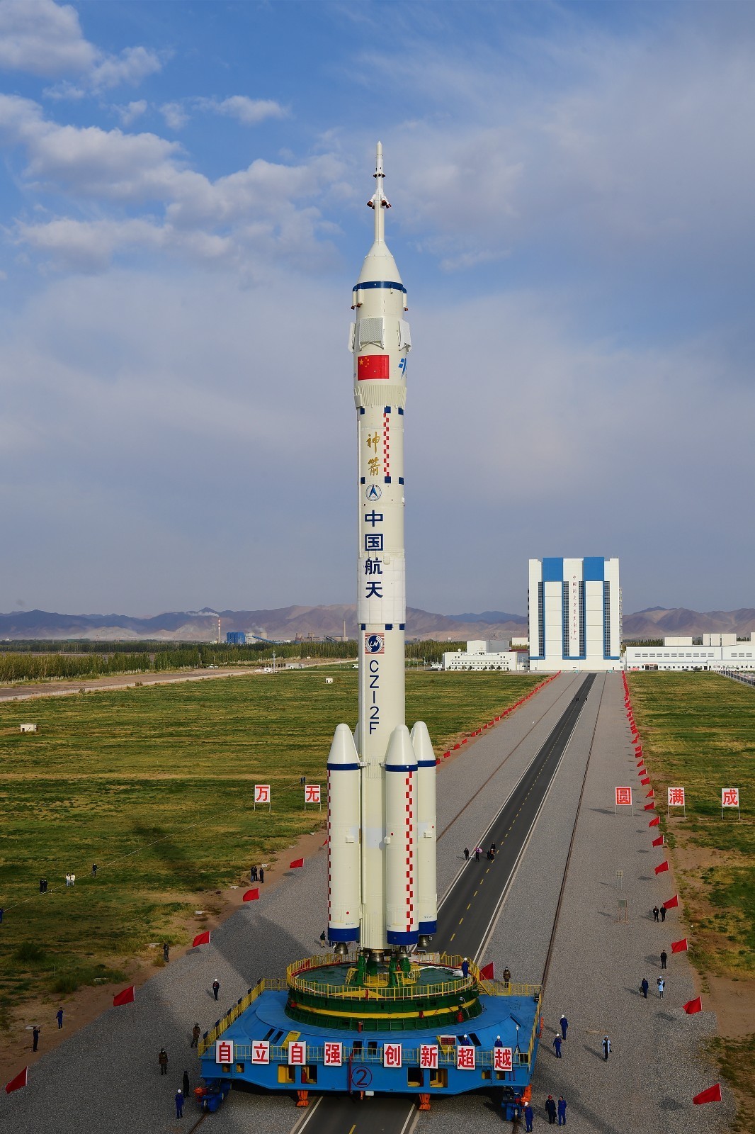 揭秘:执行"神舟十三号载人飞船发射"任务的火箭长什么样?