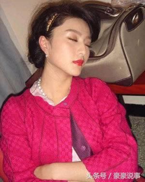 明星们的奇葩睡姿,杨洋养眼,范冰冰优雅,但我只服刘亦菲!