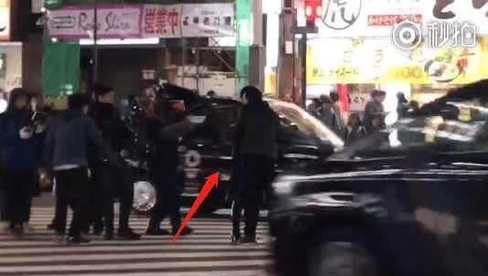 范冰冰黄轩路边激烈拥吻,范丞丞携姐夫还有五