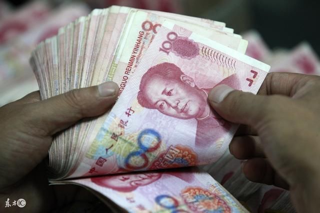 儿子创业失败,父亲卖房替他还钱,回家时却发现