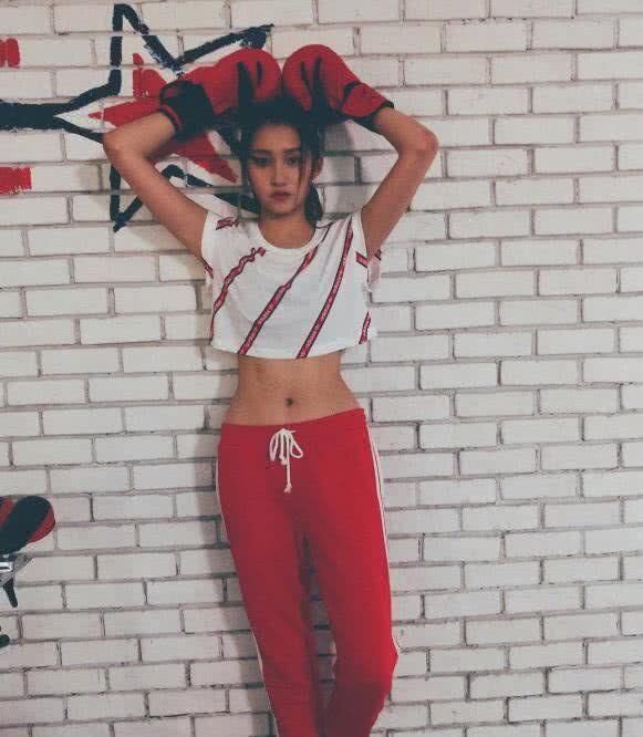 这些女星的腹肌不输男星、关晓彤、赵丽颖、王