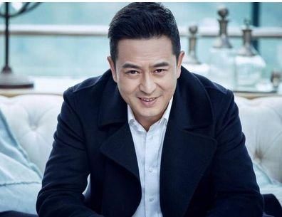 张嘉译家人照片,女儿容貌不输唐嫣,网友:一家人