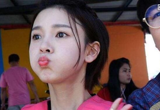 陈瑶登上《男人装》杂志照片曝光,俏皮可爱,如