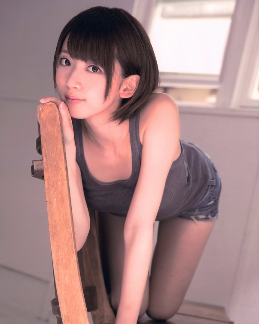 日本女星桥本奈奈未海量私照流出。