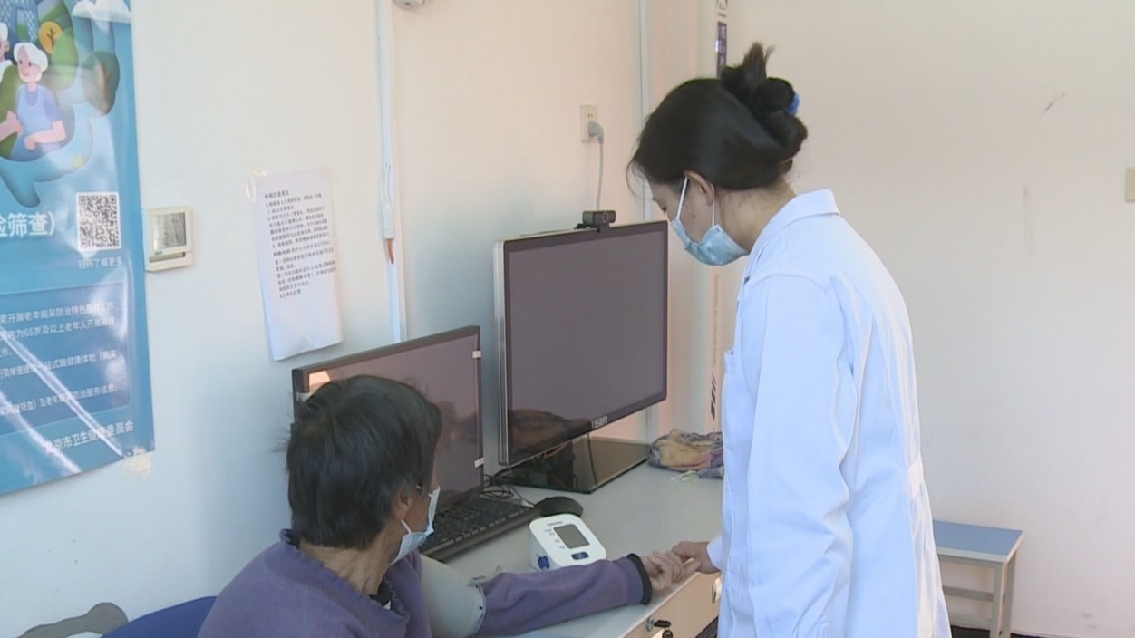 村级卫生服务站从“停滞”变忙碌  让村民看病开药不出村