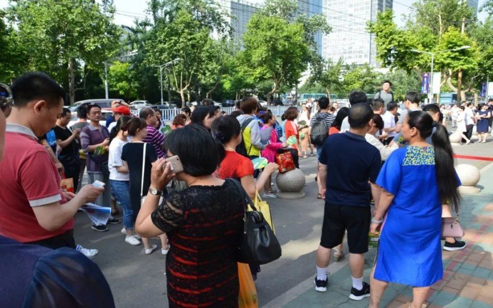 直击石家庄高考第一天!各地作文题目出炉,河北