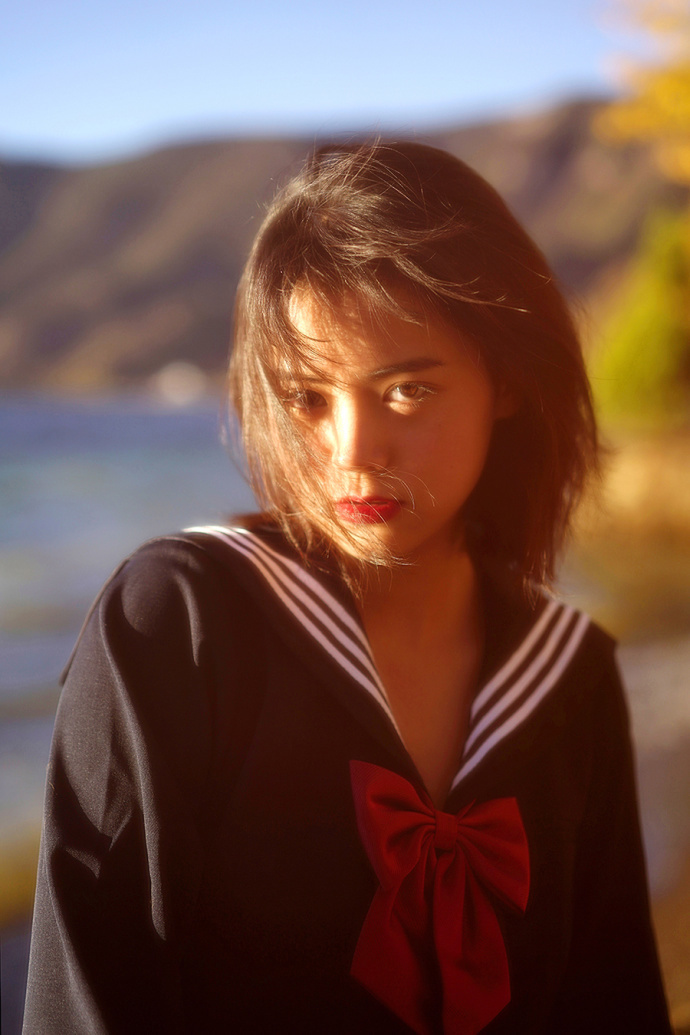 据悉,"卧蚕阿姨"真名洪潇,是微博网络红人,当所有人都在拼三分钟快速