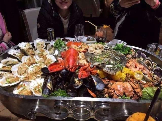 日本游客来中国,吃了顿海鲜!结账时傻眼了:你是