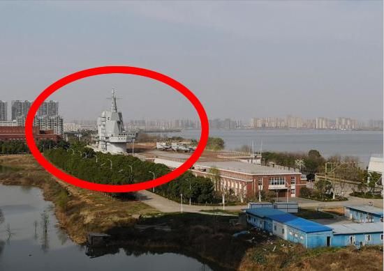 图为中国武汉航母楼的最新照片