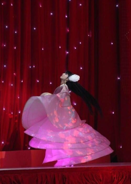 还记得14年春晚转圈的小彩旗么?《高能少年团2》里胖成了路人!