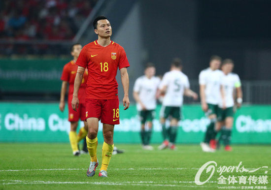 国脚纹身遭封杀?韦世豪郜林胶布裹手臂