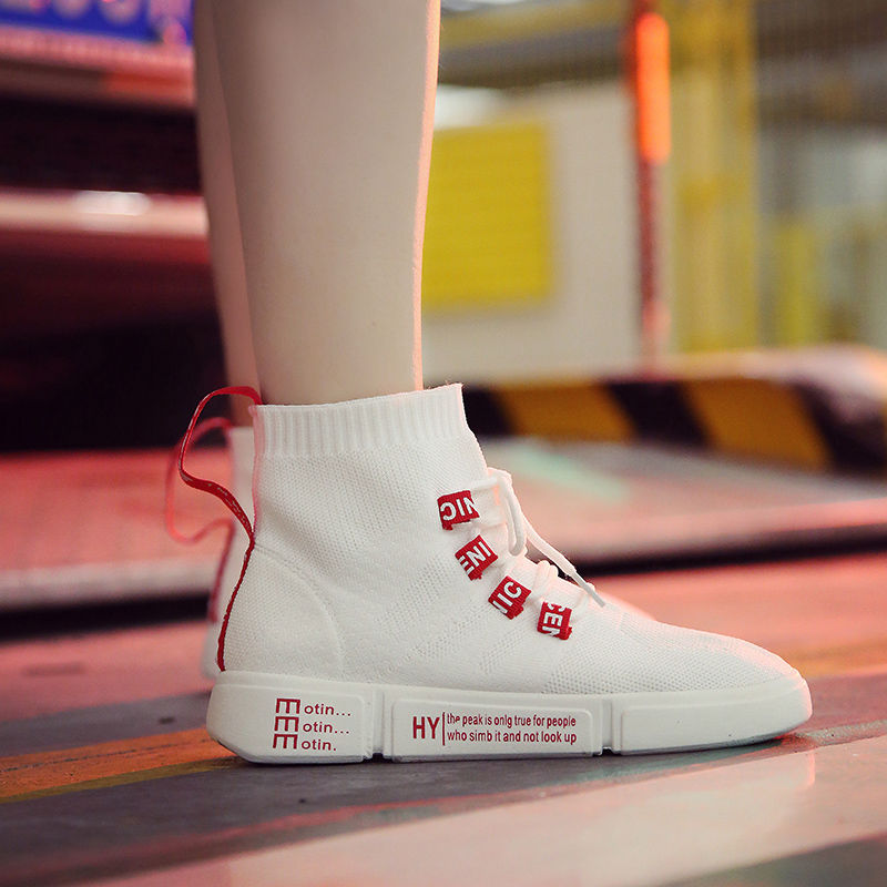 有一种女鞋:叫袜子鞋,2018特时兴,搭配小脚裤