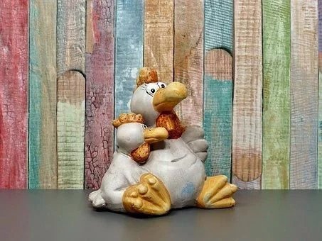 结婚之后婆婆要我和老公上交工资卡,看到余额