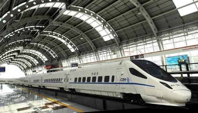飚出新纪录,中国时速400公里智能高铁已投入开