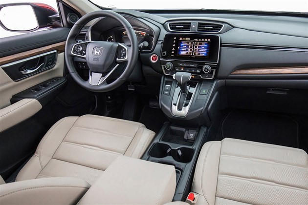 内饰方面:新颖的三层式中控台造型,让整体内饰更显层次感.