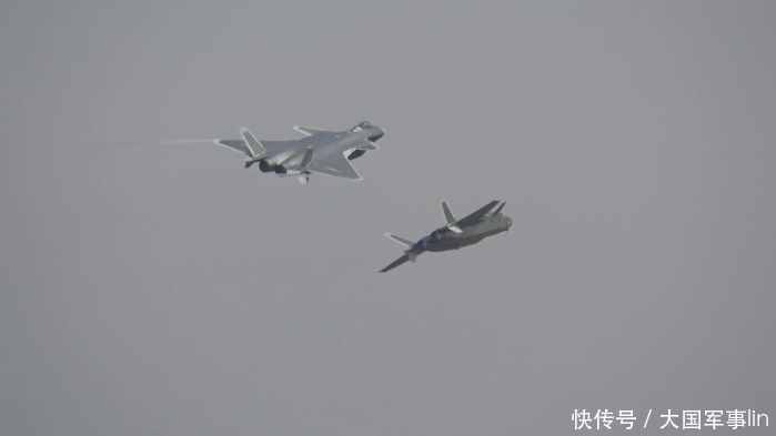 发动机能拐弯! 比歼20还难造, 歼18垂直起降战