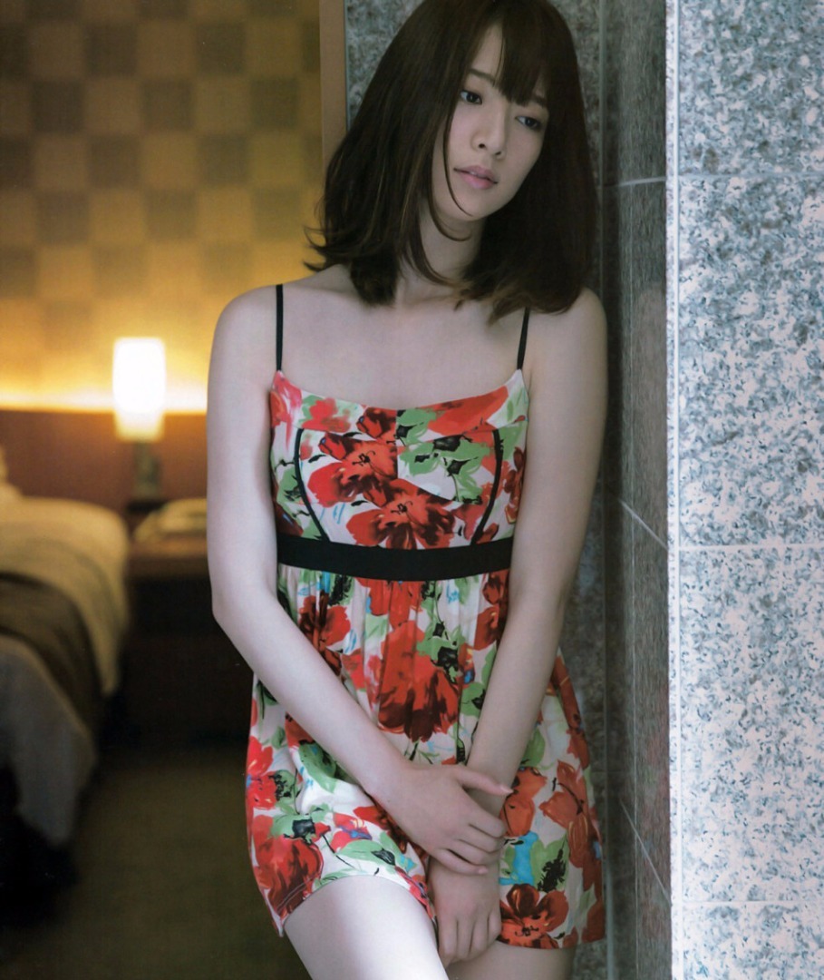 日本女星桥本奈奈未海量私照流出。