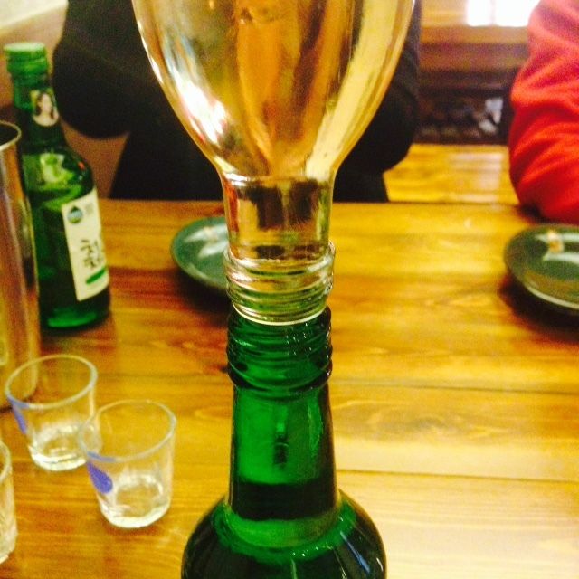 【文化】韩国人这样花式喝酒?!炮弹酒、点滴酒