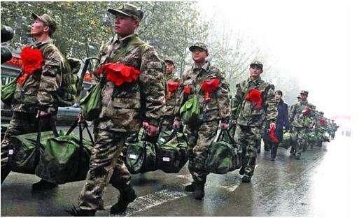 没想到大专毕业当兵有这些好处,网友:已经后悔