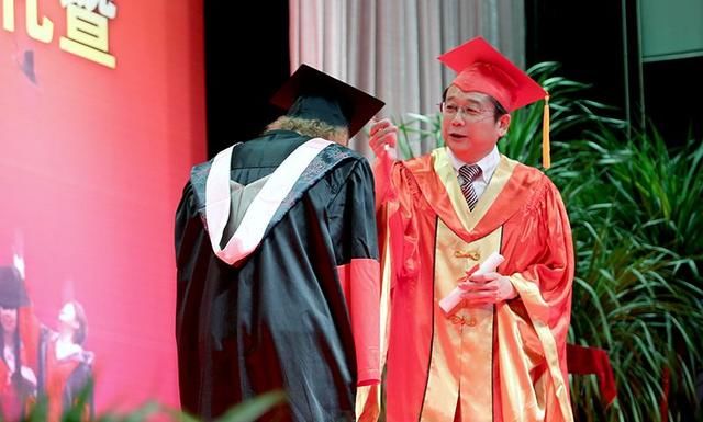 研究生毕业后多少工资?还要让孩子上大学吗?