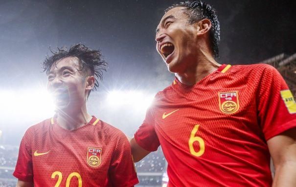 段子手冯潇霆的2017:里皮的反讽、电梯里的眼