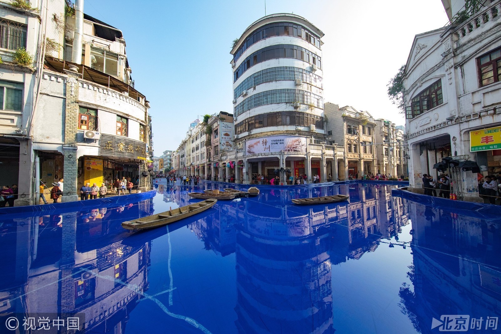 最美重阳节景观!广西梧州演绎洪水浸街秀 最美重阳节景观!广西梧州演绎洪水浸街秀