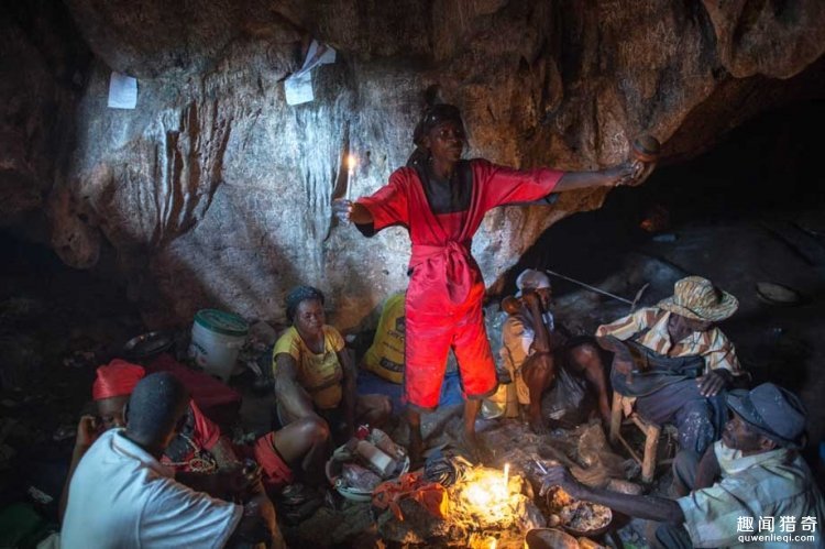 这些年海地巫毒教流传的巫毒娃娃,还魂尸