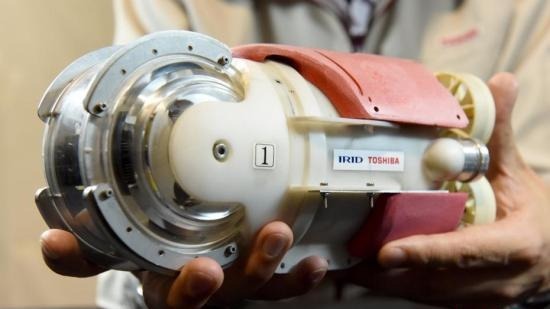 福岛机器人研发基地公开试验设施:蛇形机器人亮相