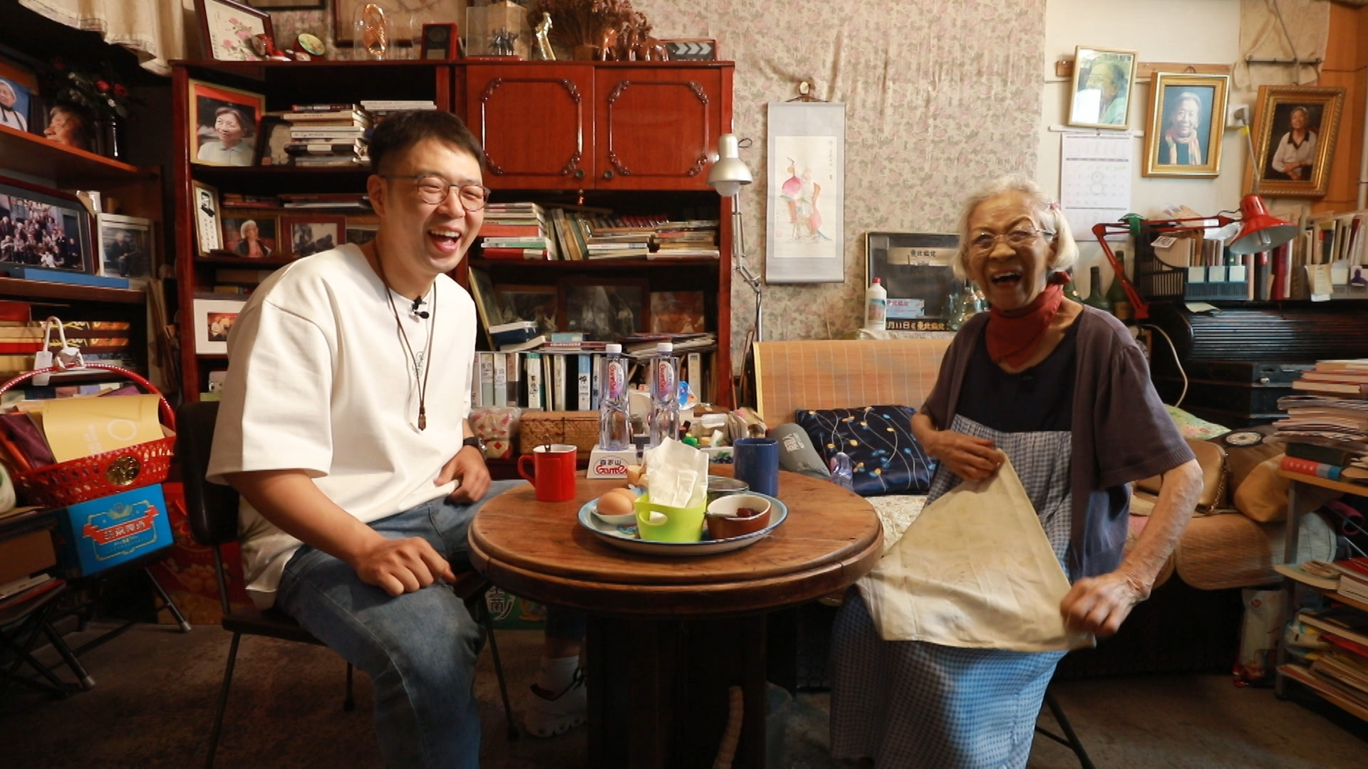 93岁北京人艺老戏骨吃饭前的准备工作，你的生活中有这样的仪式感吗？