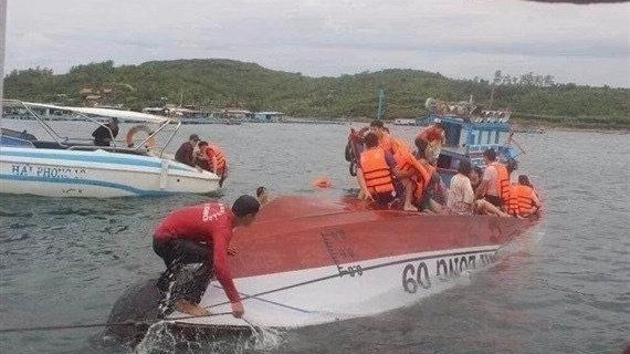 越南翻船事故中国游客1死1伤 目击者:当天下毛毛雨 风浪不算大 越南翻船事故中国游客1死1伤 目击者:当天下毛毛雨 风浪不算大
