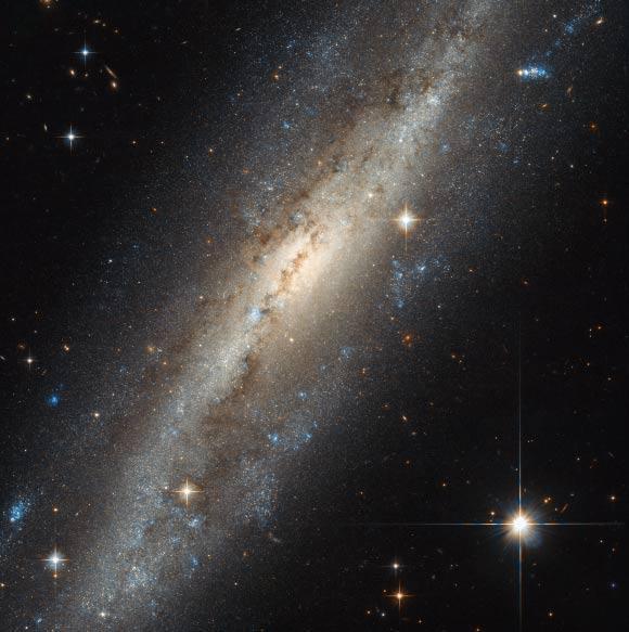 哈勃太空望遠鏡最新觀測ngc 7640星系