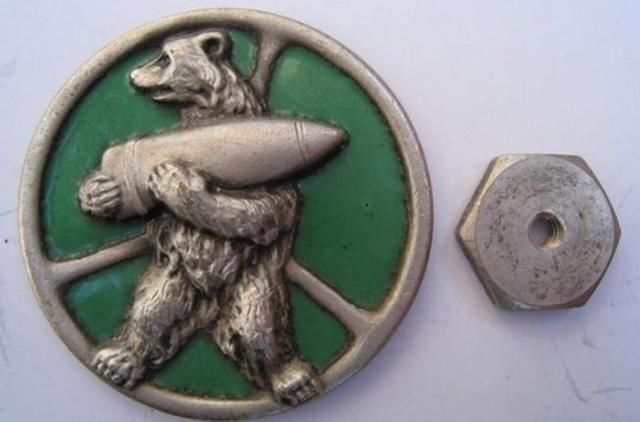 一只抽烟喝酒打仗无所不能的英"熊",被授予二等兵军衔,甚至有工资和