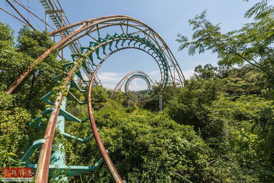 在曾经的辉煌年代，游客们热衷于来到粉色的公主城堡一睹“仙女”身影。