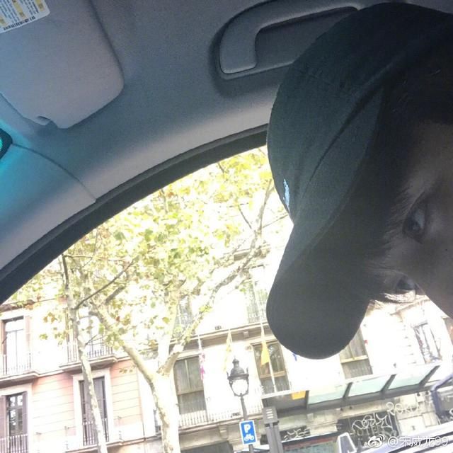 宋威龙私底下生活照总喜欢这样拍,网友:难道嫌