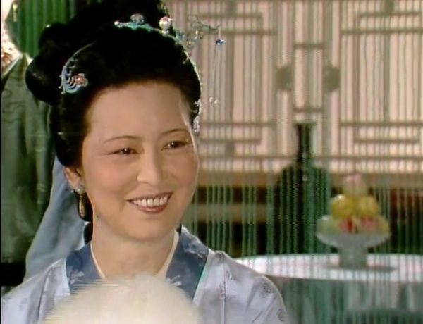 《红楼梦》里宫花事件中林黛玉得罪了谁?后果