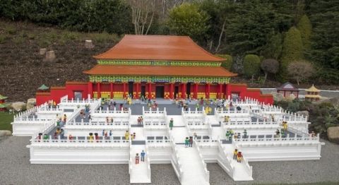 55人五百天用200万块积木搭建出迷你北京故宫