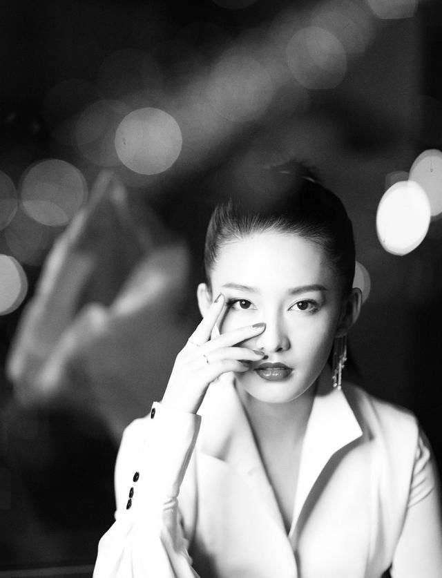 谁还敢说土?李沁这次终于穿对衣服了,气质与气