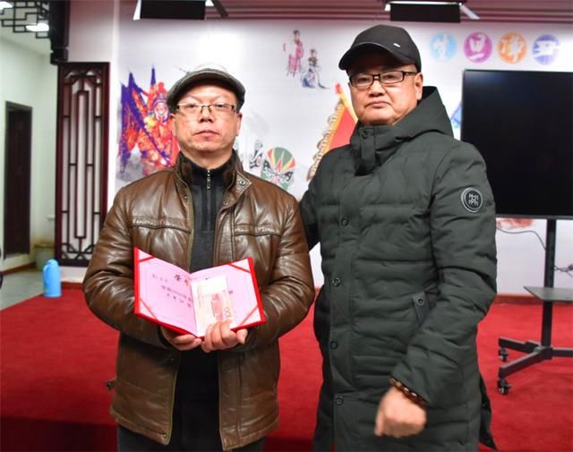 四川新闻网广安2月11日讯(张凯 文/图)"走车,吃炮,跳马,将军……"